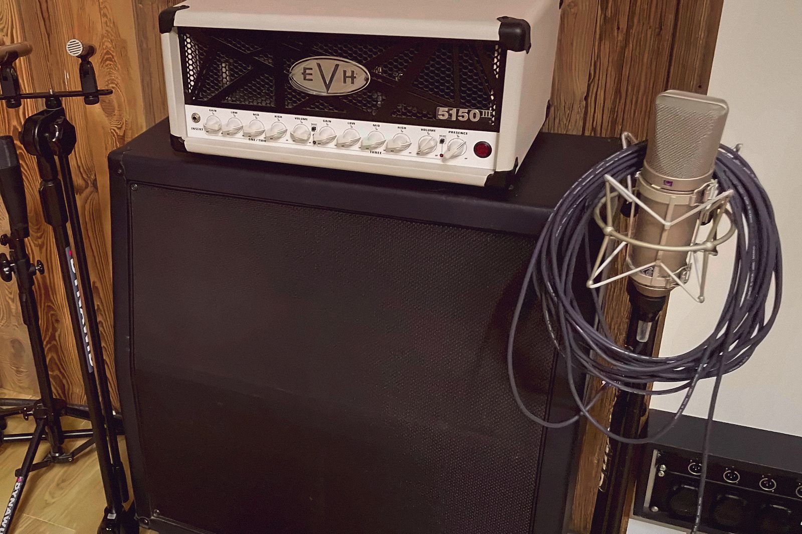 Reamping — EVH 5150 III, kolumna 4×12, Neumann U 87 Ai